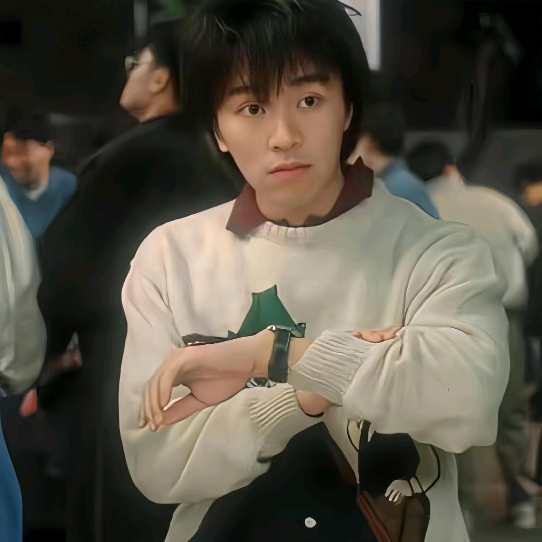 靓仔挪一下
