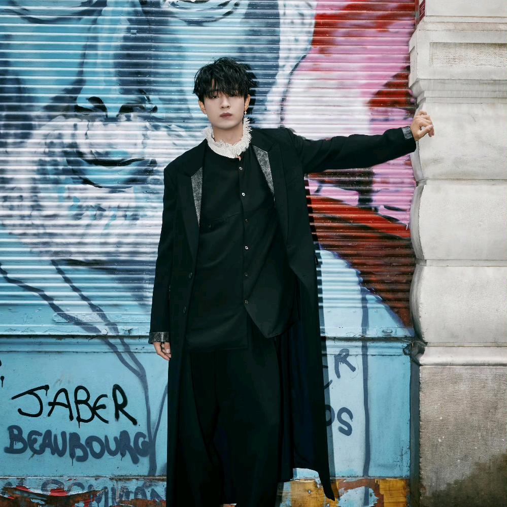 赤目膀子（见过秦霄贤版）