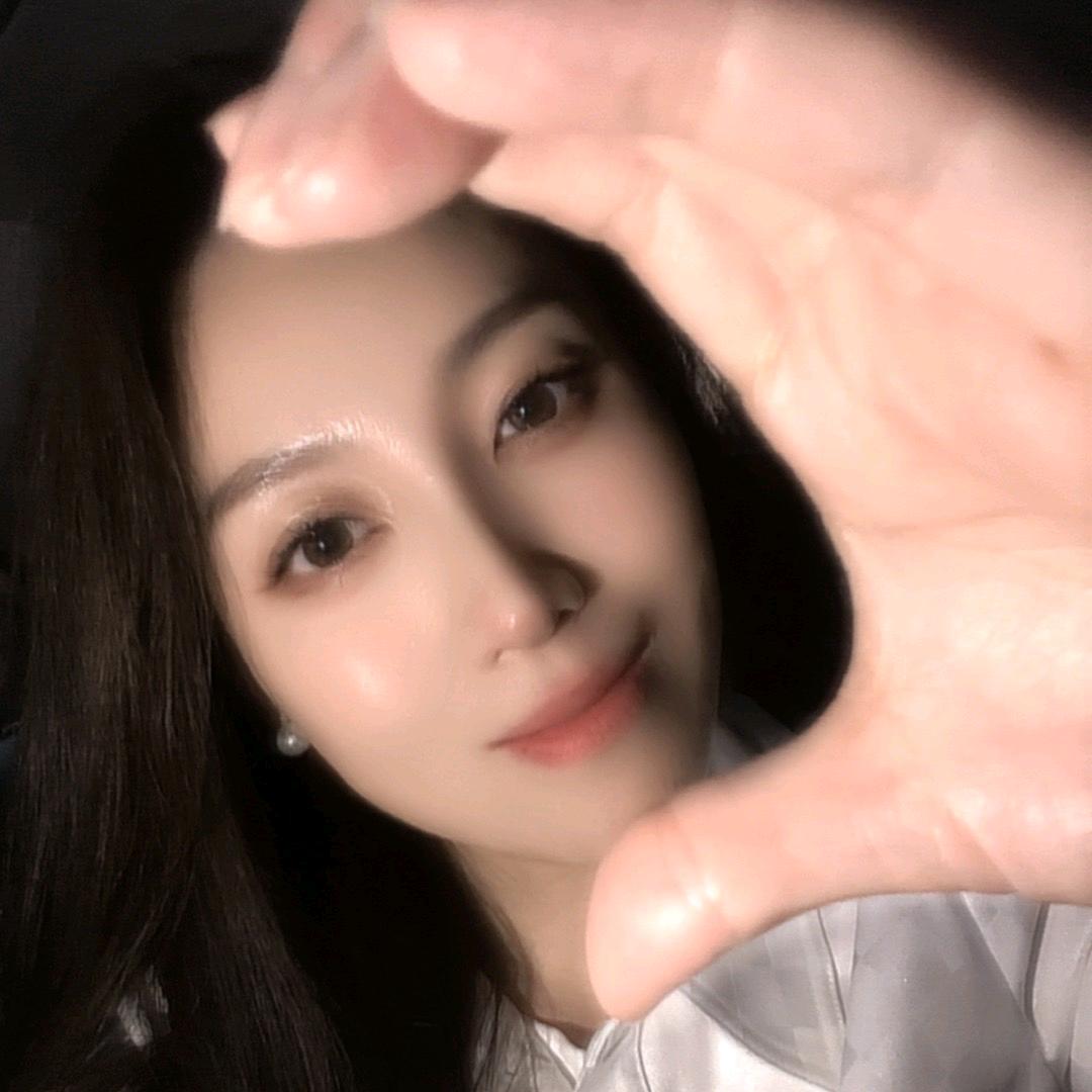 梦琪格格👑<银行小姐姐>