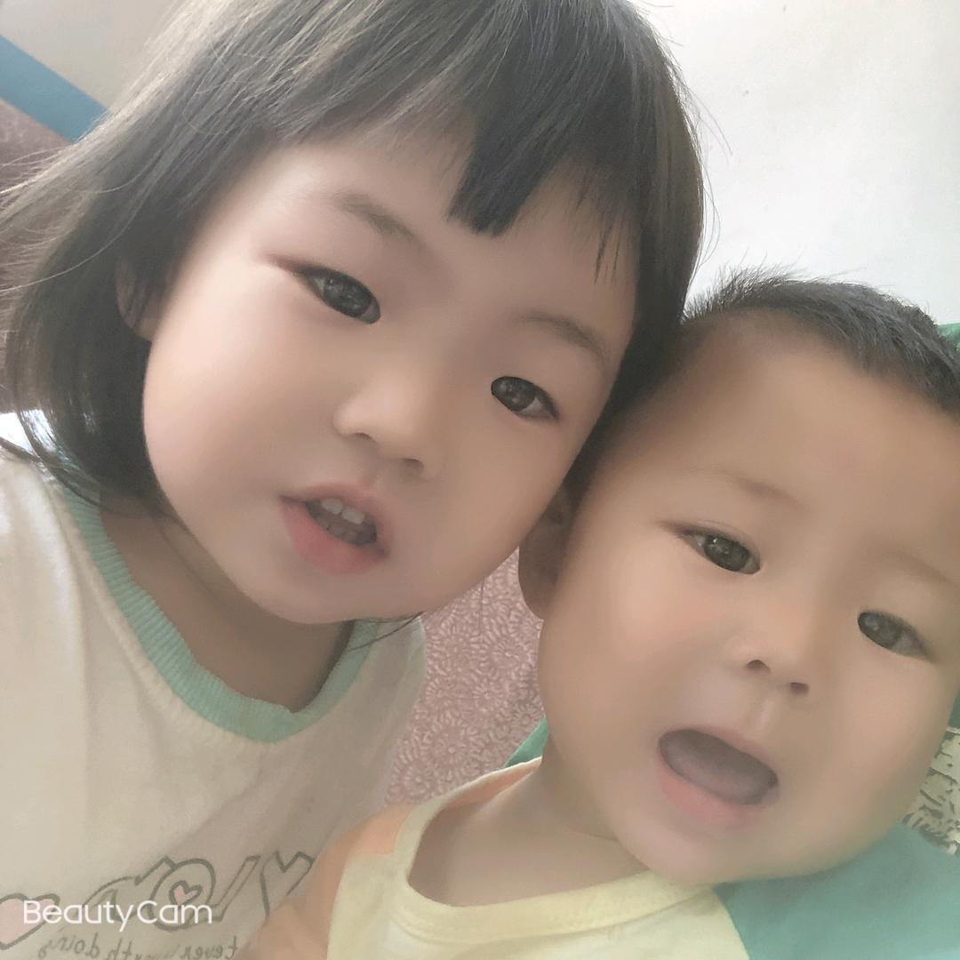 👨‍👩‍👧‍👧