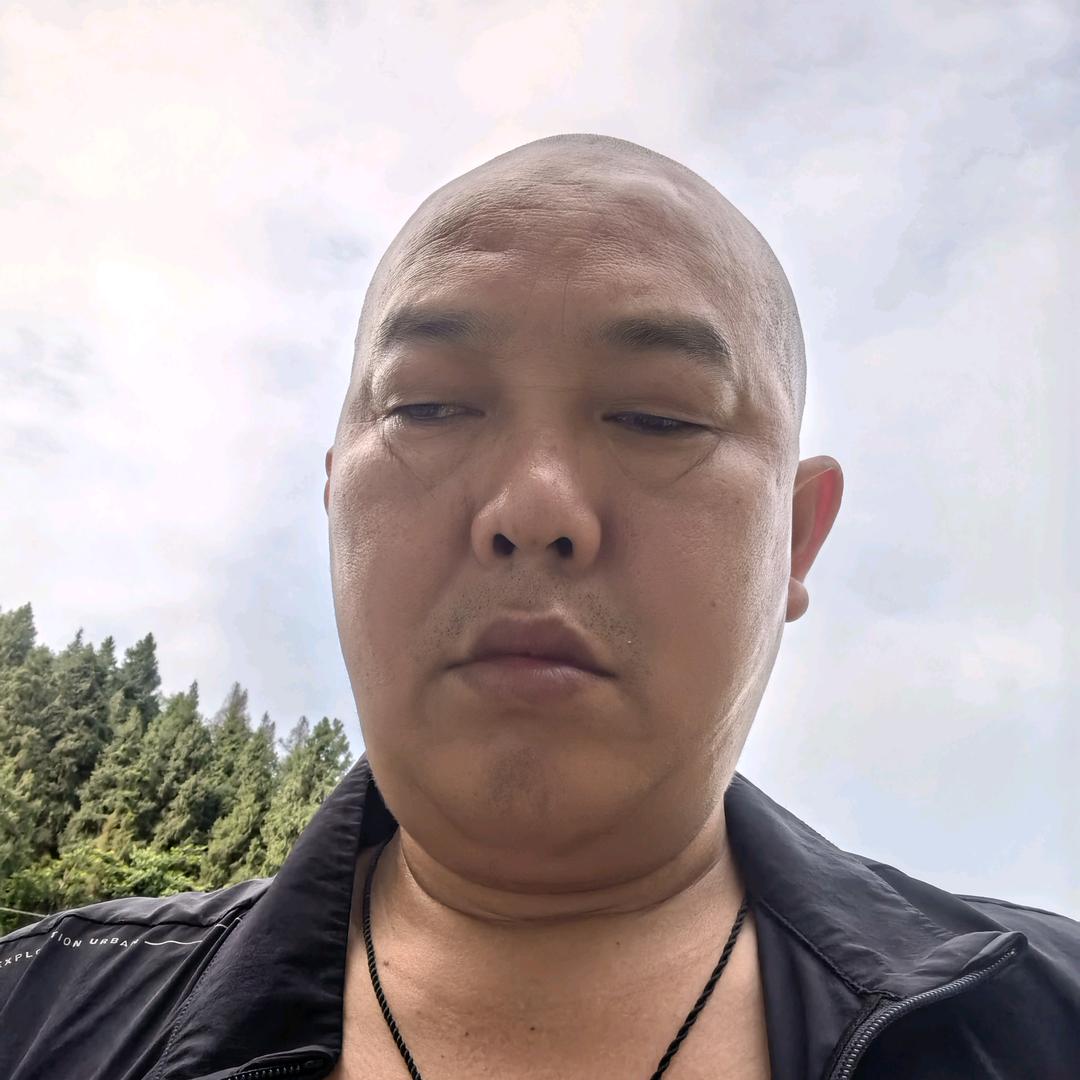 彭兴东查找彭氏家族历史文化。