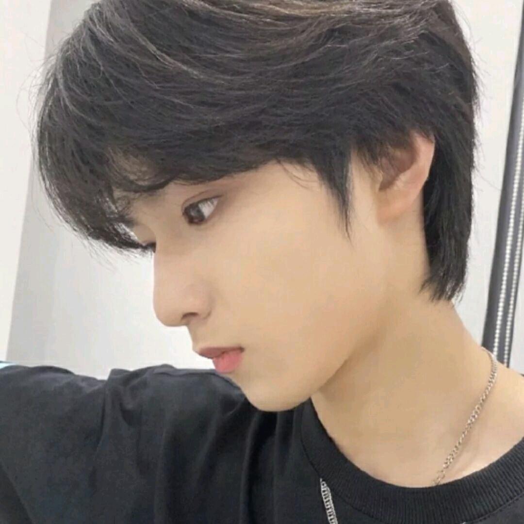 开心的菠萝披萨