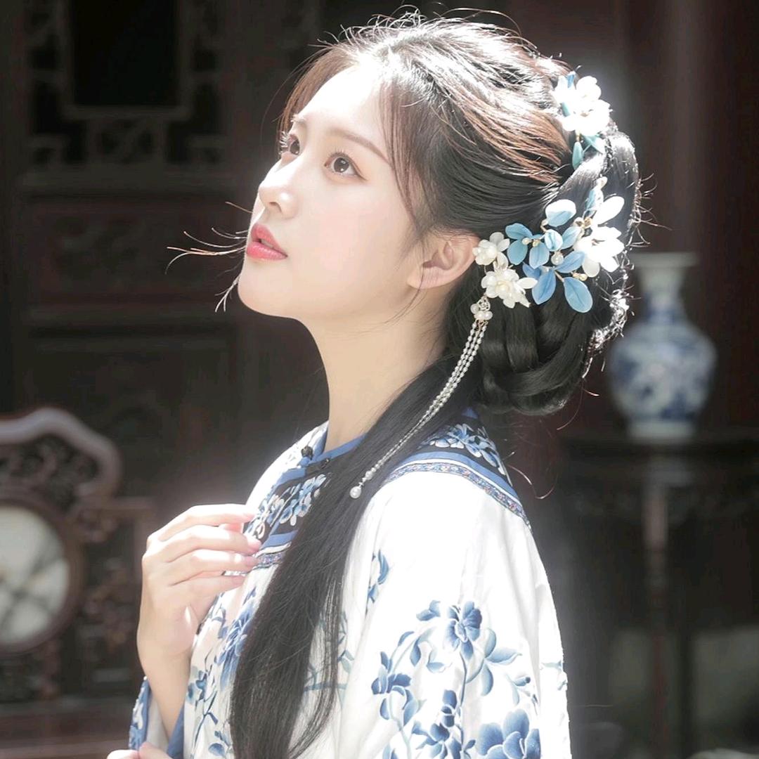 小婷偷偷许愿了。