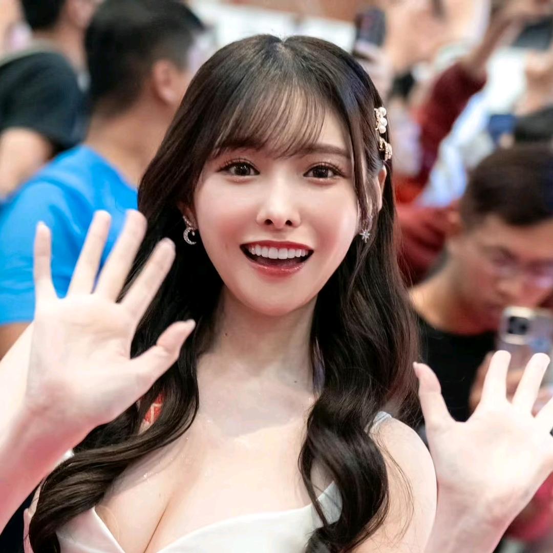 新有菜(新ありな)