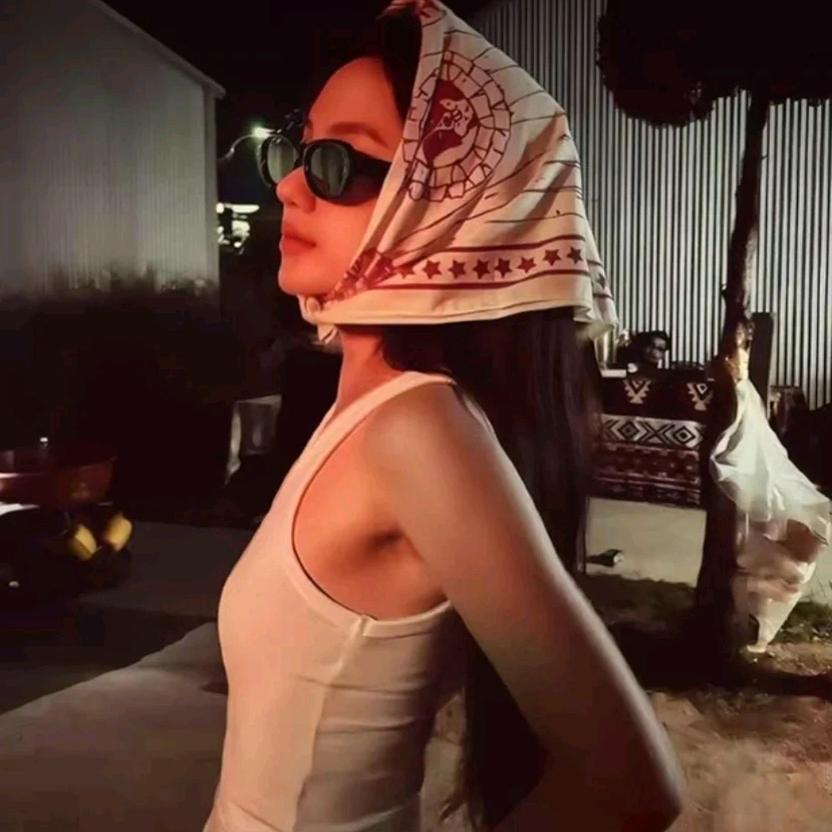 张萌.