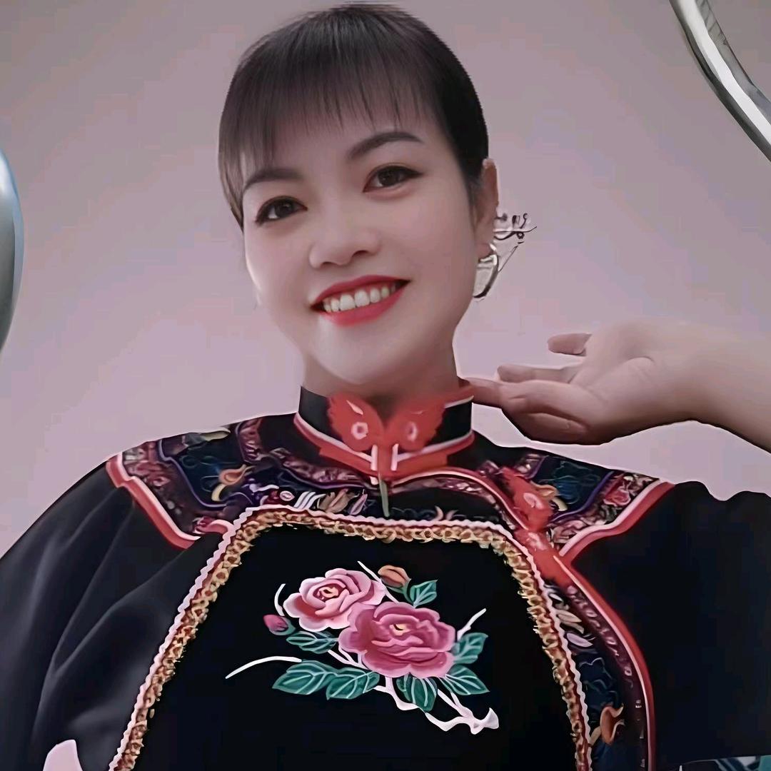水澜民族服装