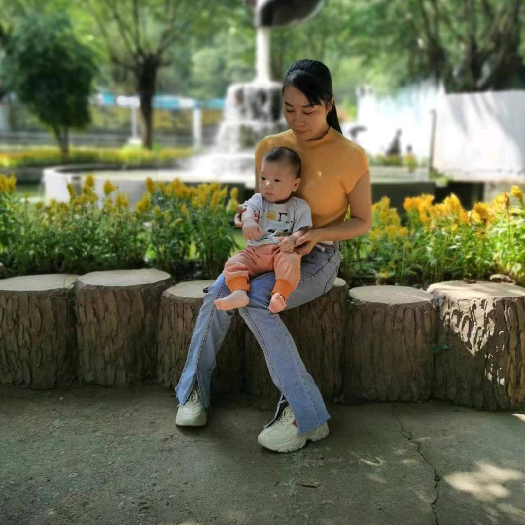 小罗姐原来单的我，底调的妹子