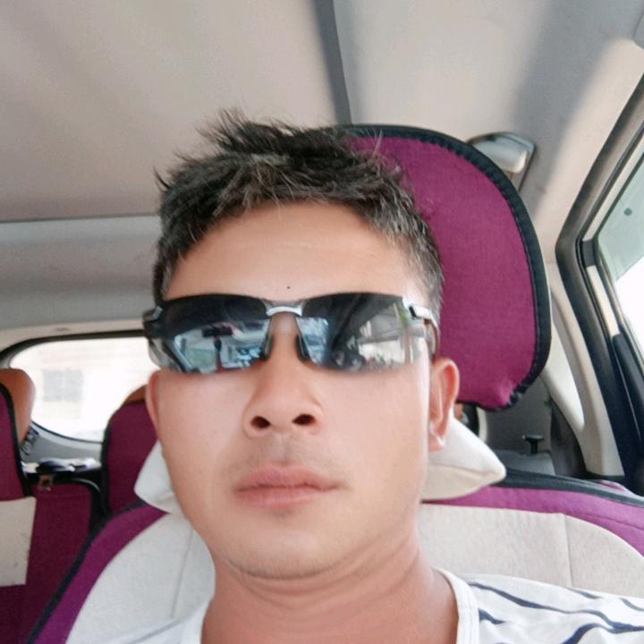 被婚姻伤透心的男孩。