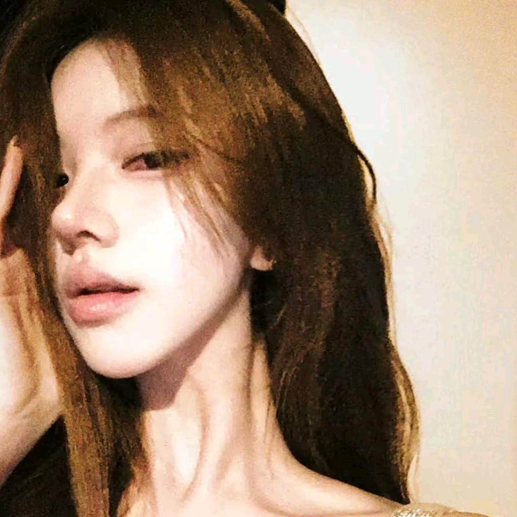 装萌妹被猪撞到忧郁纯情霸总怀里