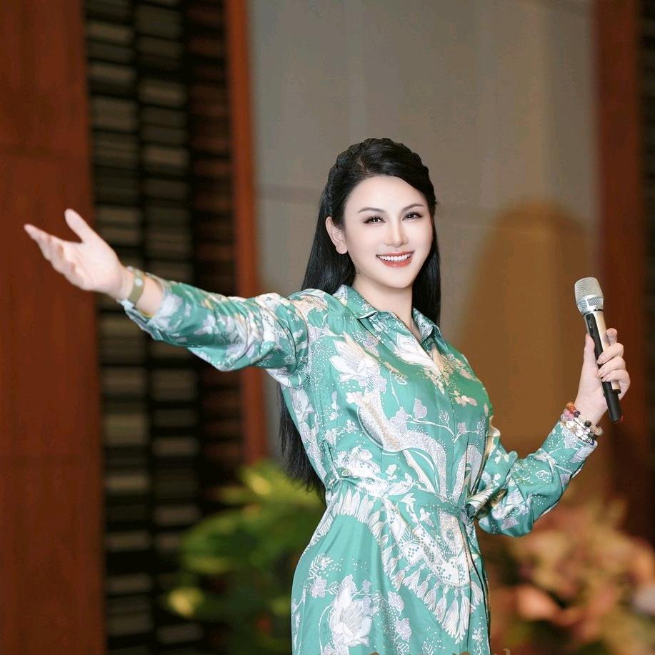 李佩桐！曾用名婉僮