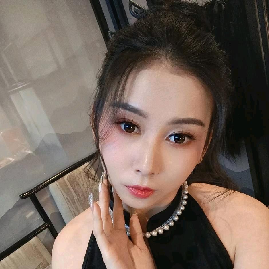 不乖巧的小萝莉👸🏻