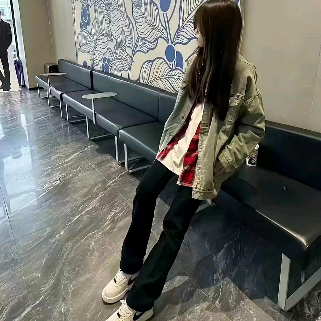 CC睡不醒💤（小黑娃 板板）