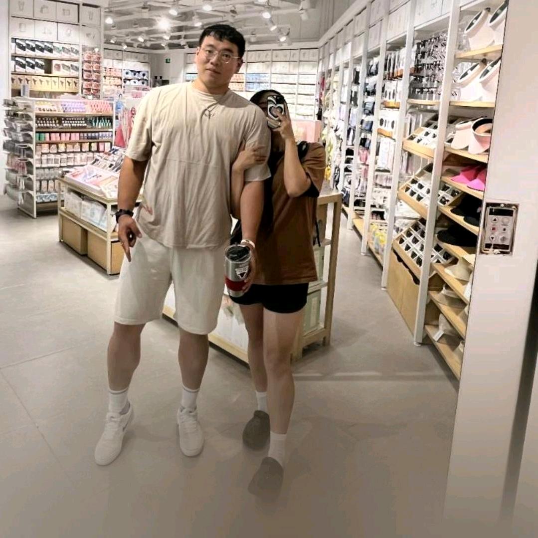 爱小猫也爱身体健康工作顺利更爱乌梅