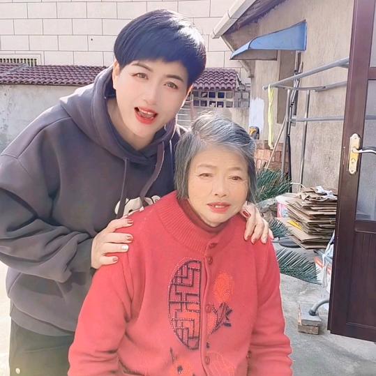 阿利跟老娘日常生活