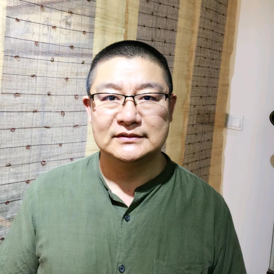 画家陈冠云