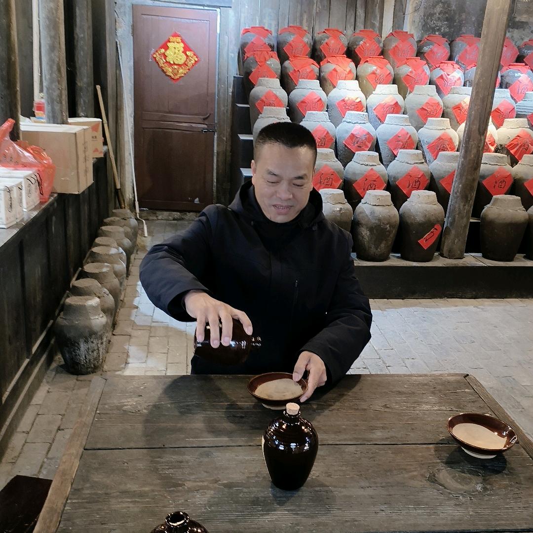 阿   兴