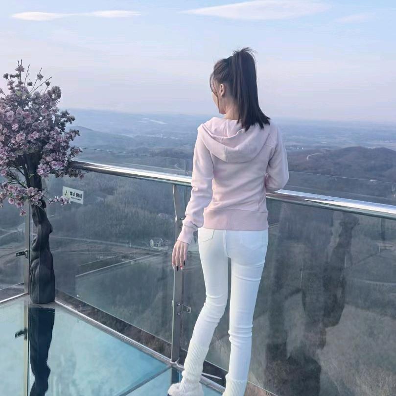 小美一扫疲惫