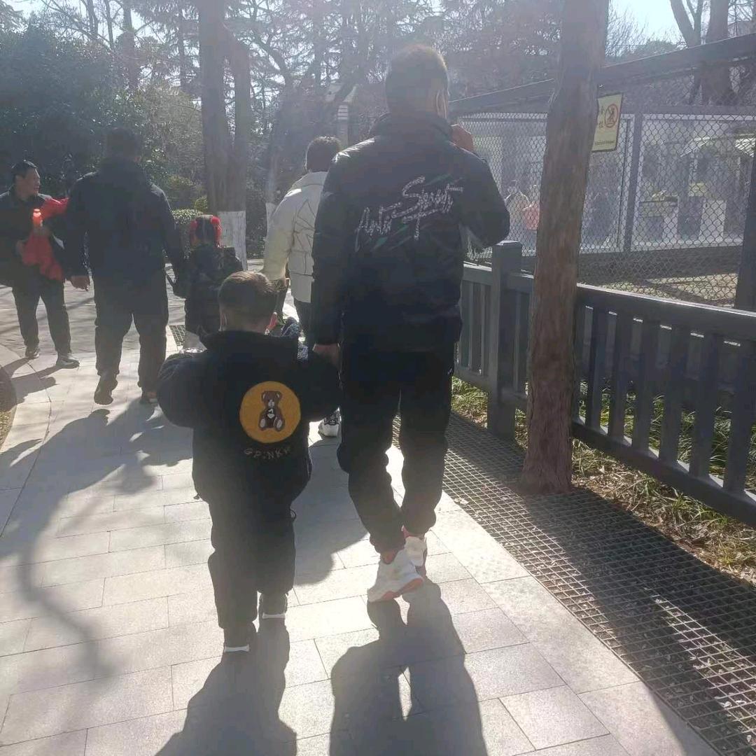 ε(○´∀｀)зε(´∀｀●)з牵手手