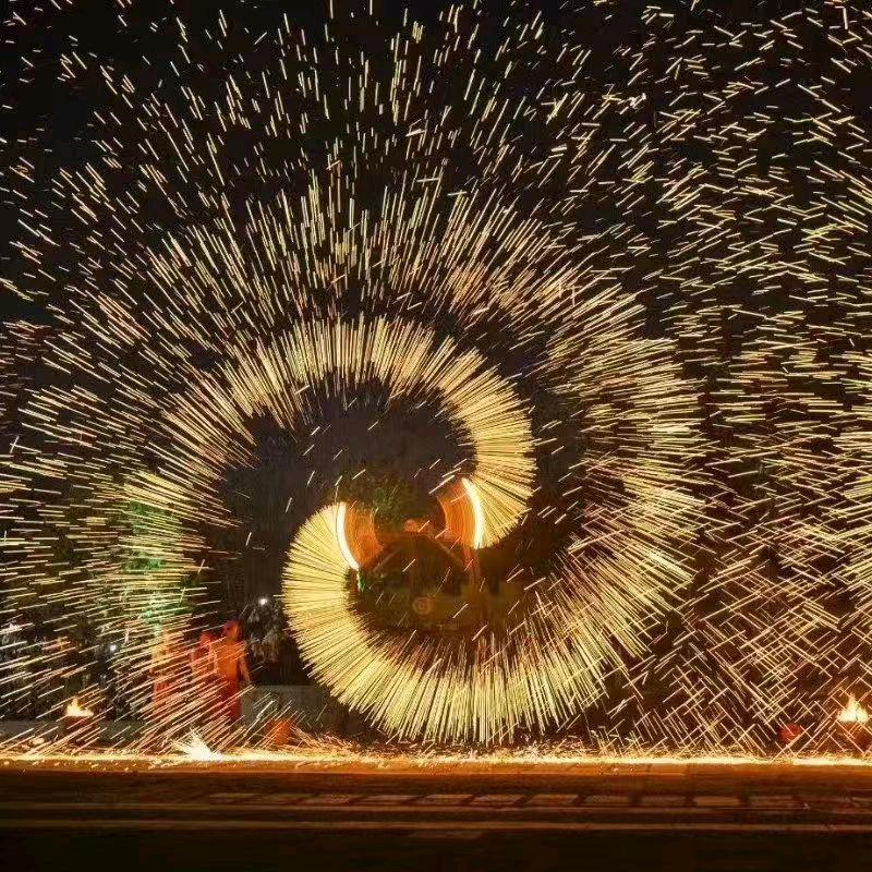 非遗打铁花，专业团队