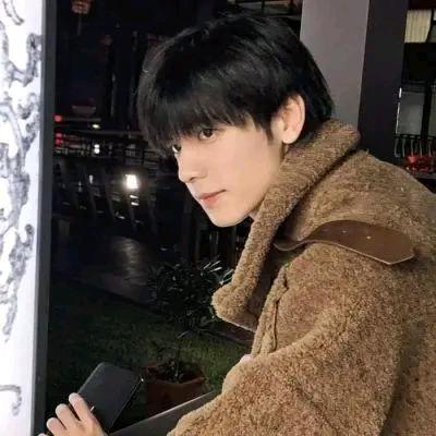 一辉.