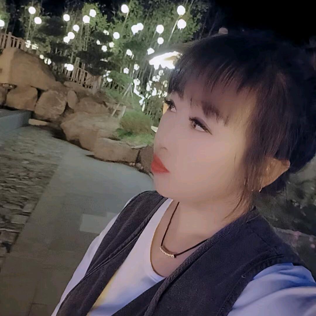 静静的吸着烟