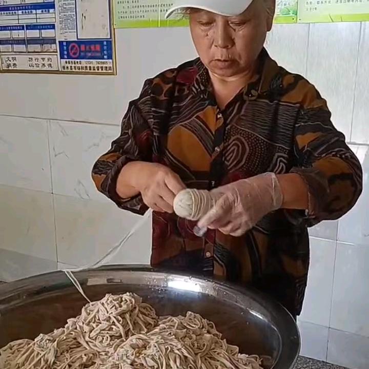 老邱猪肠果《传统手工制作的猪小肠果》