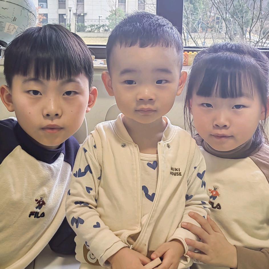 幸福快乐的一家人