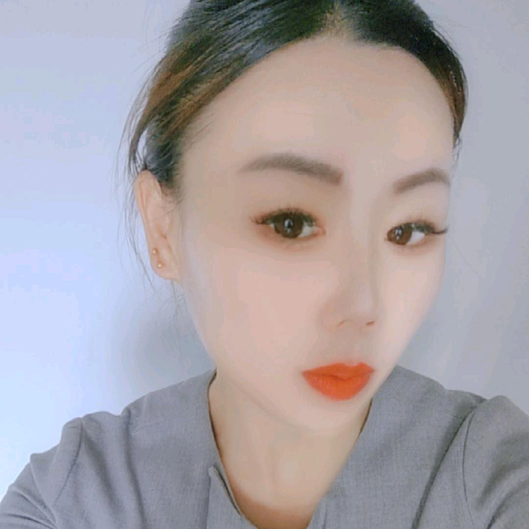 珠光宝气的小富婆