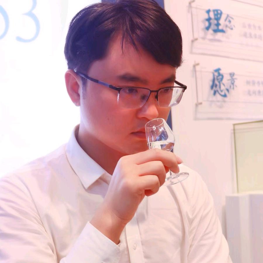 纯粮酒刘凯（喜欢喝酒，关注我）
