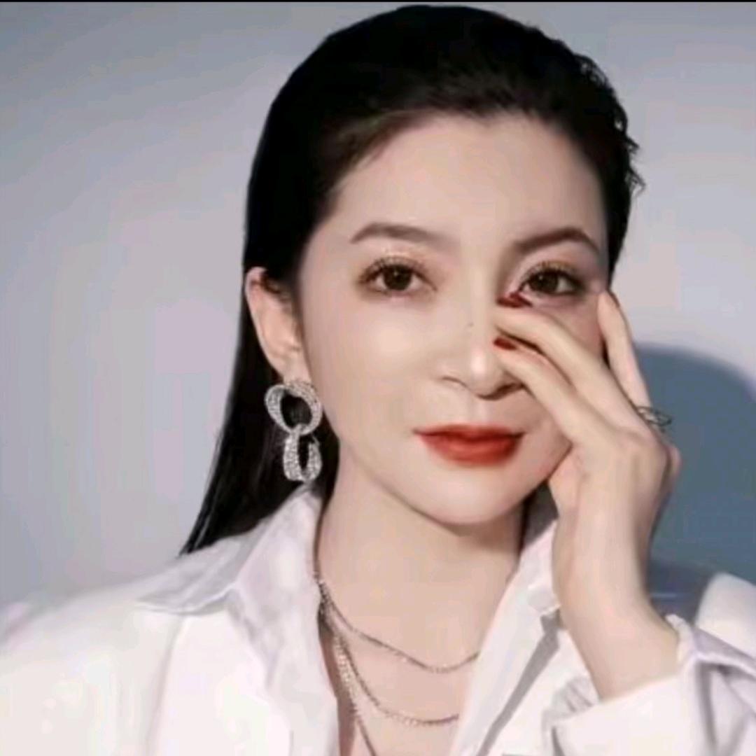 菲爷驾到【精品女装】