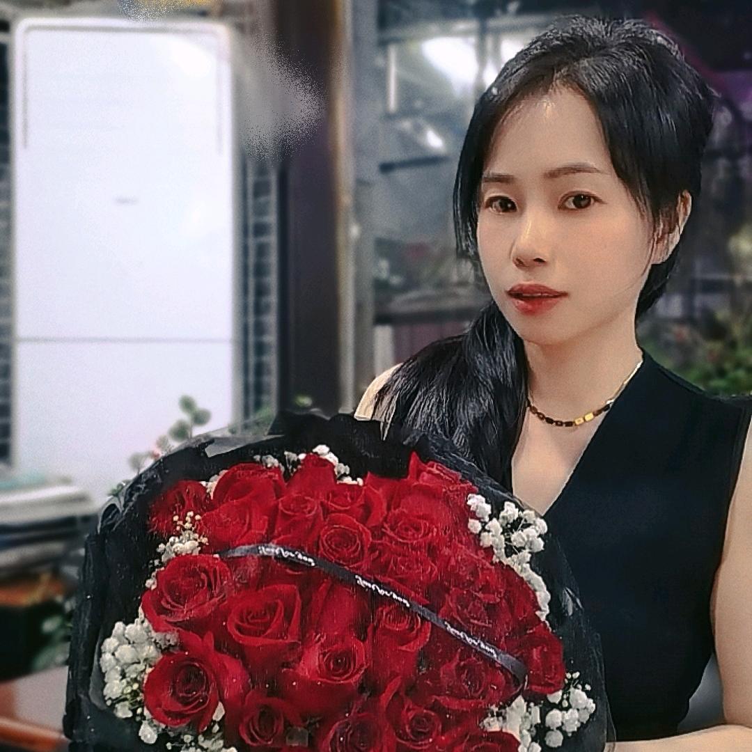 春 芬 发 艺 中 心