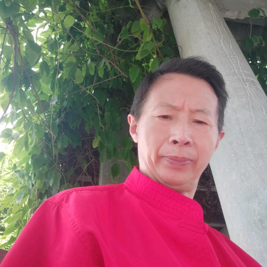 隆军易慧