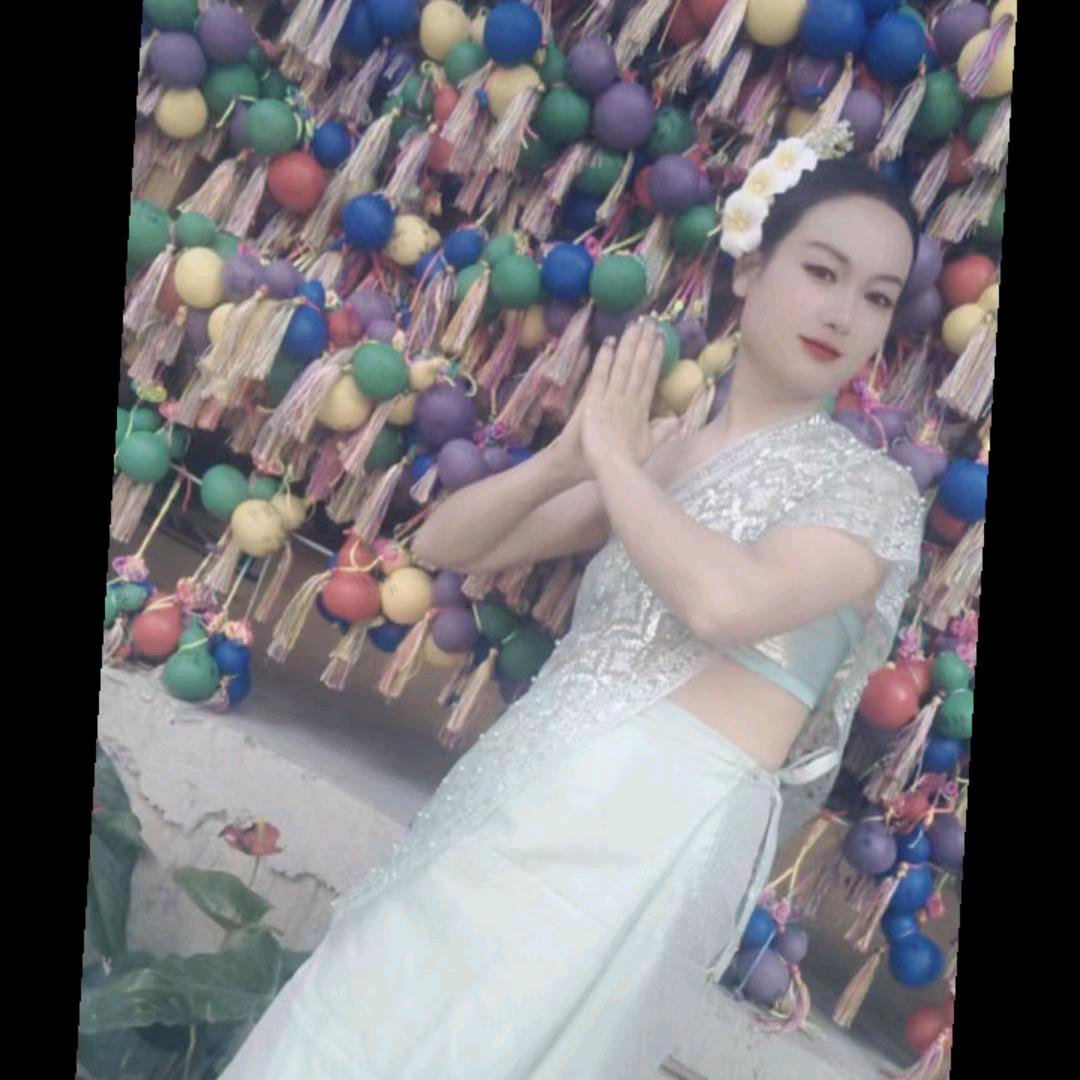 蒸馒头的小姐姐