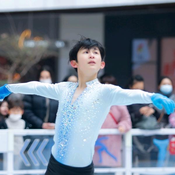 花滑小明