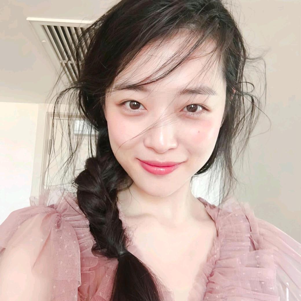 羞涩的春桃（爱吃火鸡面）