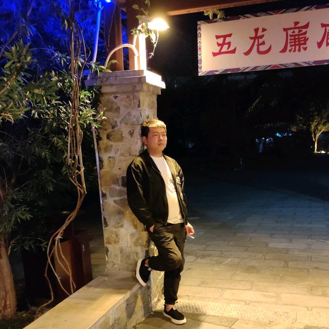 爱笑的男孩🌻