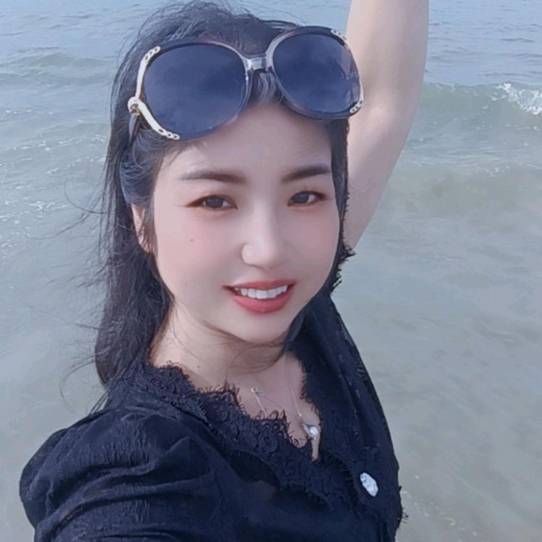 英英.