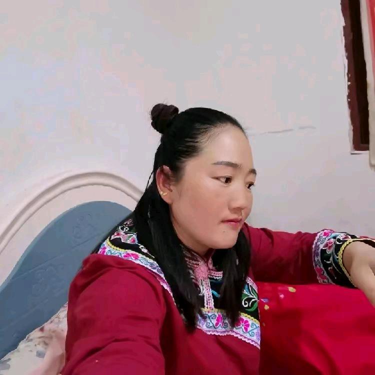 150斤的胖妞。