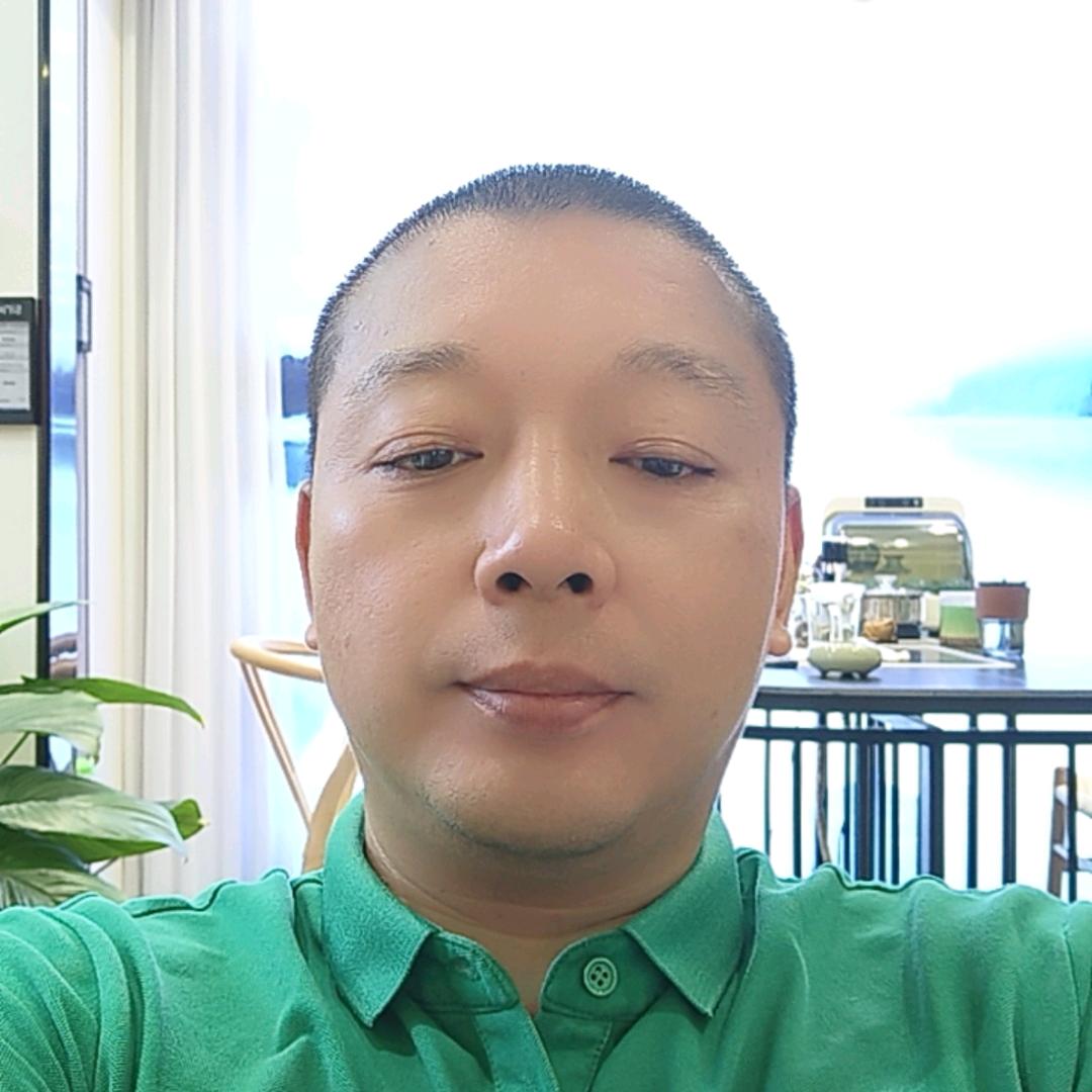专业做蜂窝铝和不锈钢阳台洗衣柜的彪哥