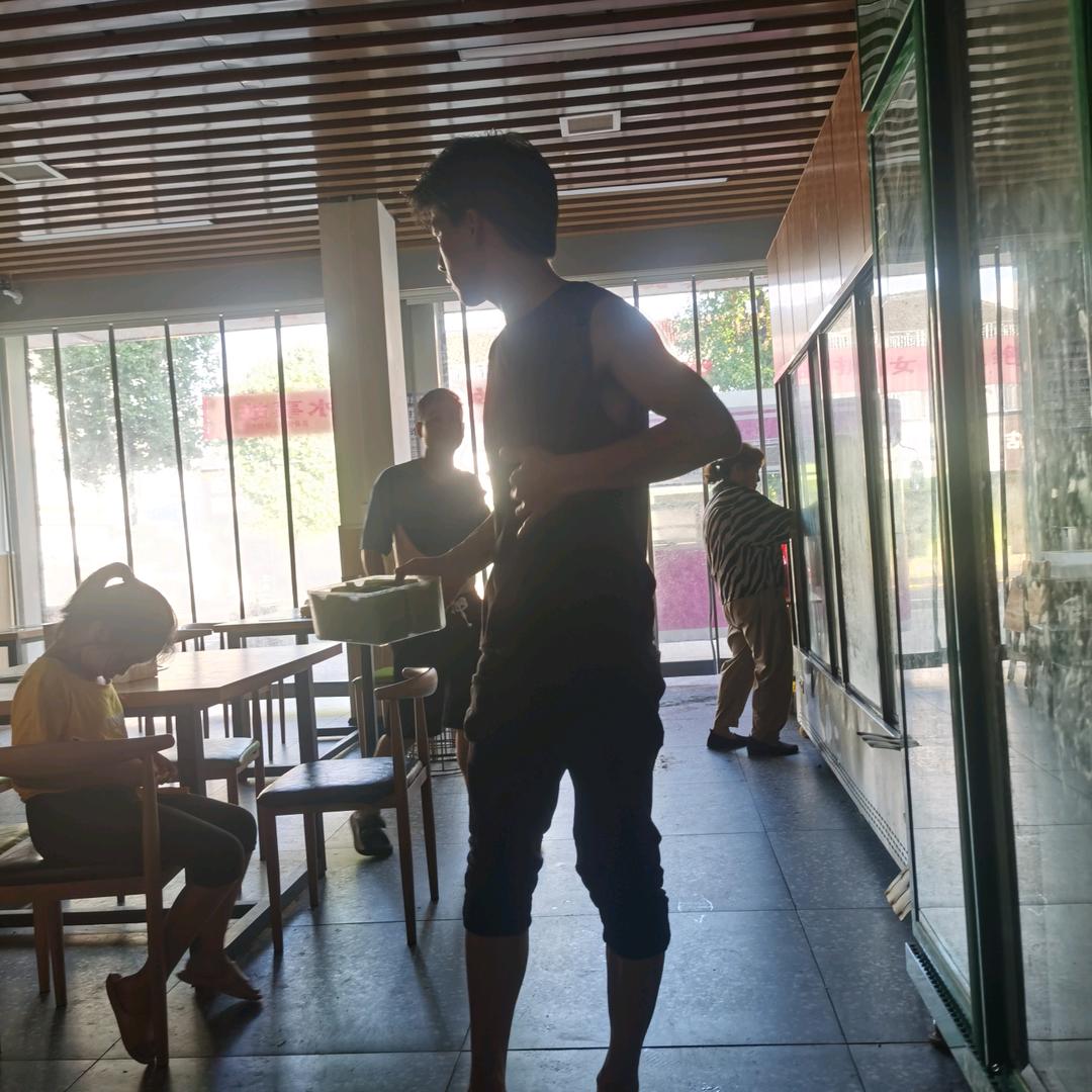 辉辉串串香流沙