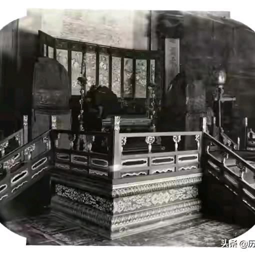 满船清梦压星河