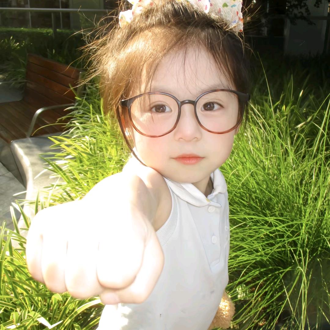 赛琳娜割麦子