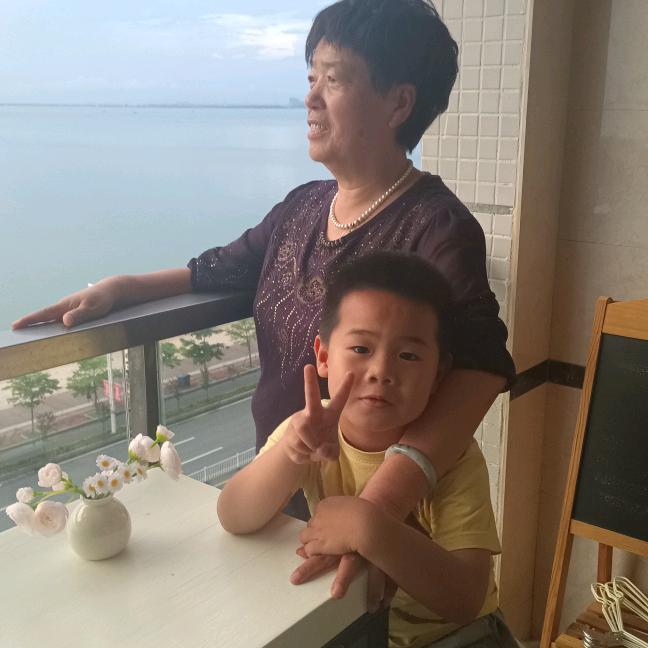 秉辰奶奶(李章琼)