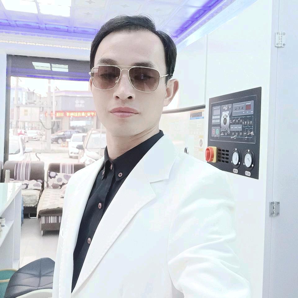 方总《长寿镇凯萨洗衣》〈大皮匠〉