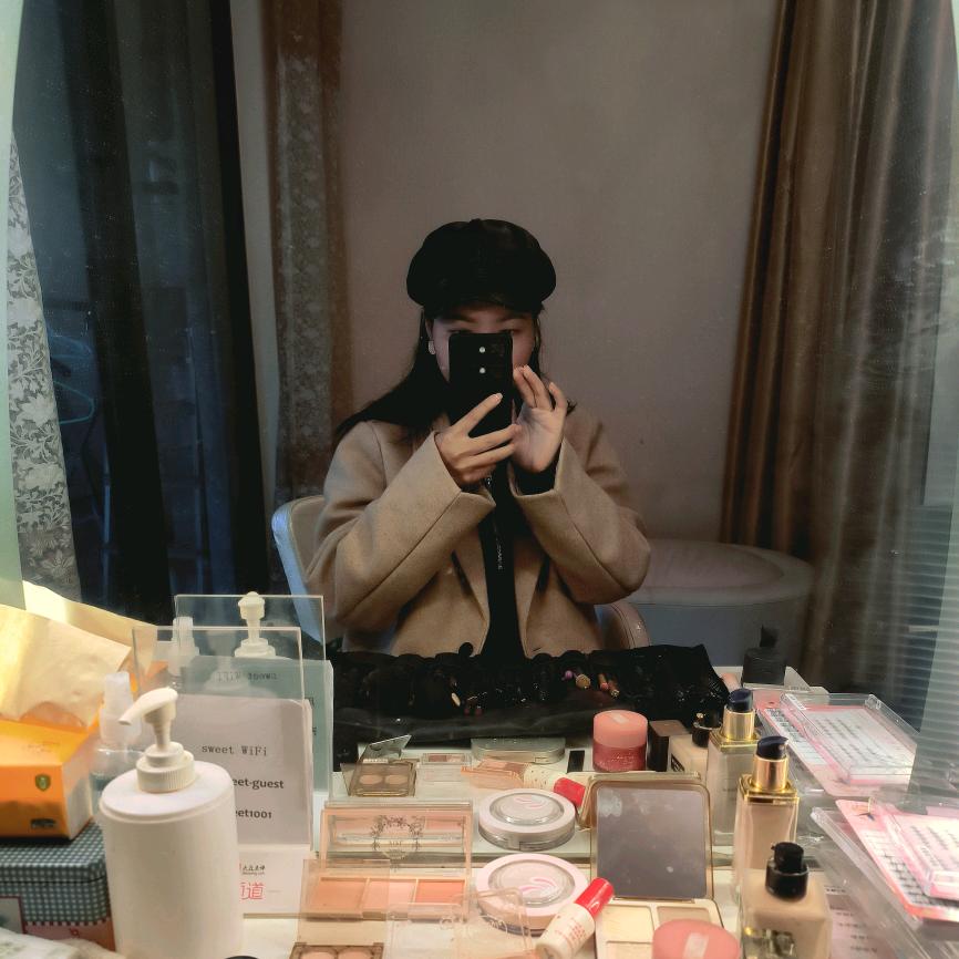 化妆师—奕晗（带学员中）