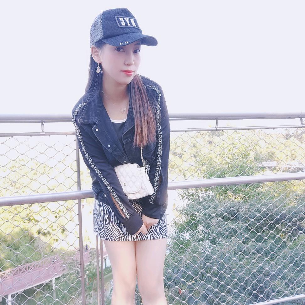 草莓尖的👄