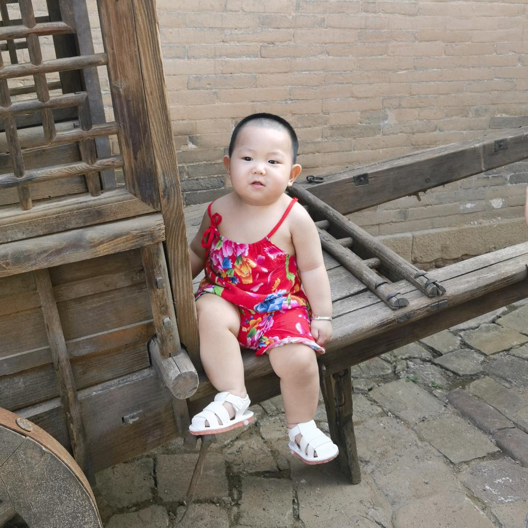 小时候可白了