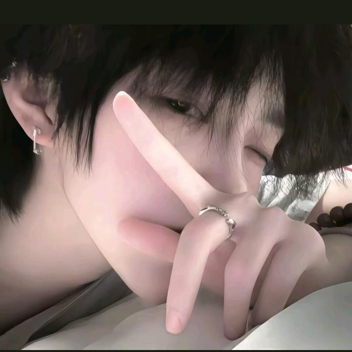 帅萌语。（See。）