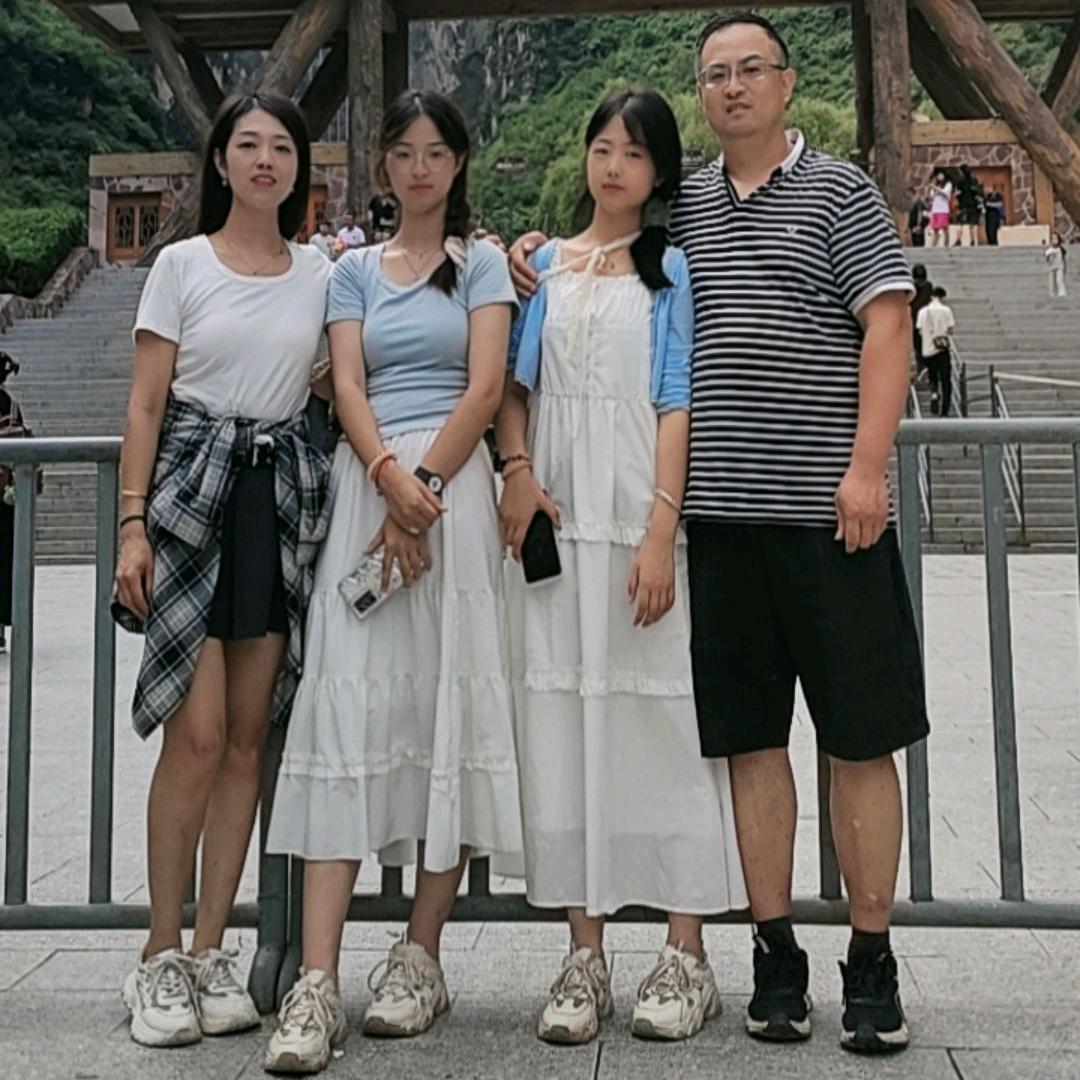 冷口绛垣饭店特色:干炸牛肉 、刀削面