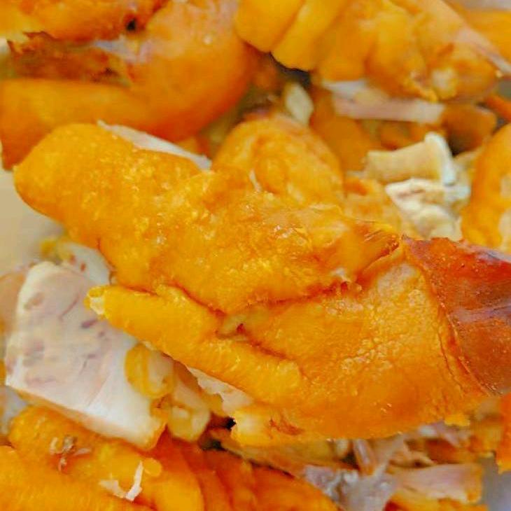 花山镇优利饭店富源黄金脆皮猪脚